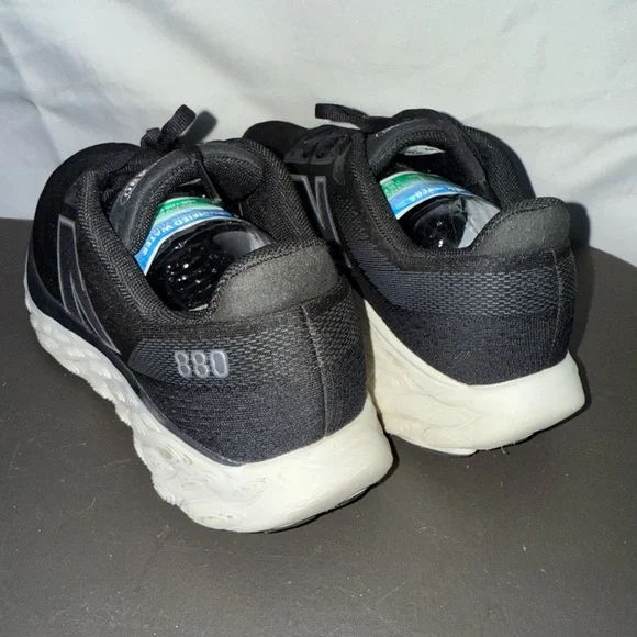 New Balance Fresh Foam 880 Women’s Sneakers in Black & White - Picture 5 of 10
